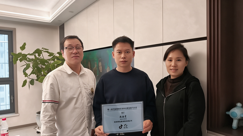 彩票店霞姐带全员学短视频：零基础第四天跑出4000+播放