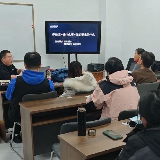 零一时代小班课矩阵：AI、TikTok、短视频、直播全品类…